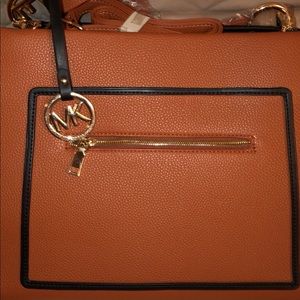 Women’s Micheal Kors bag